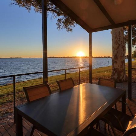 Lake Boga Caravan Park מראה חיצוני תמונה