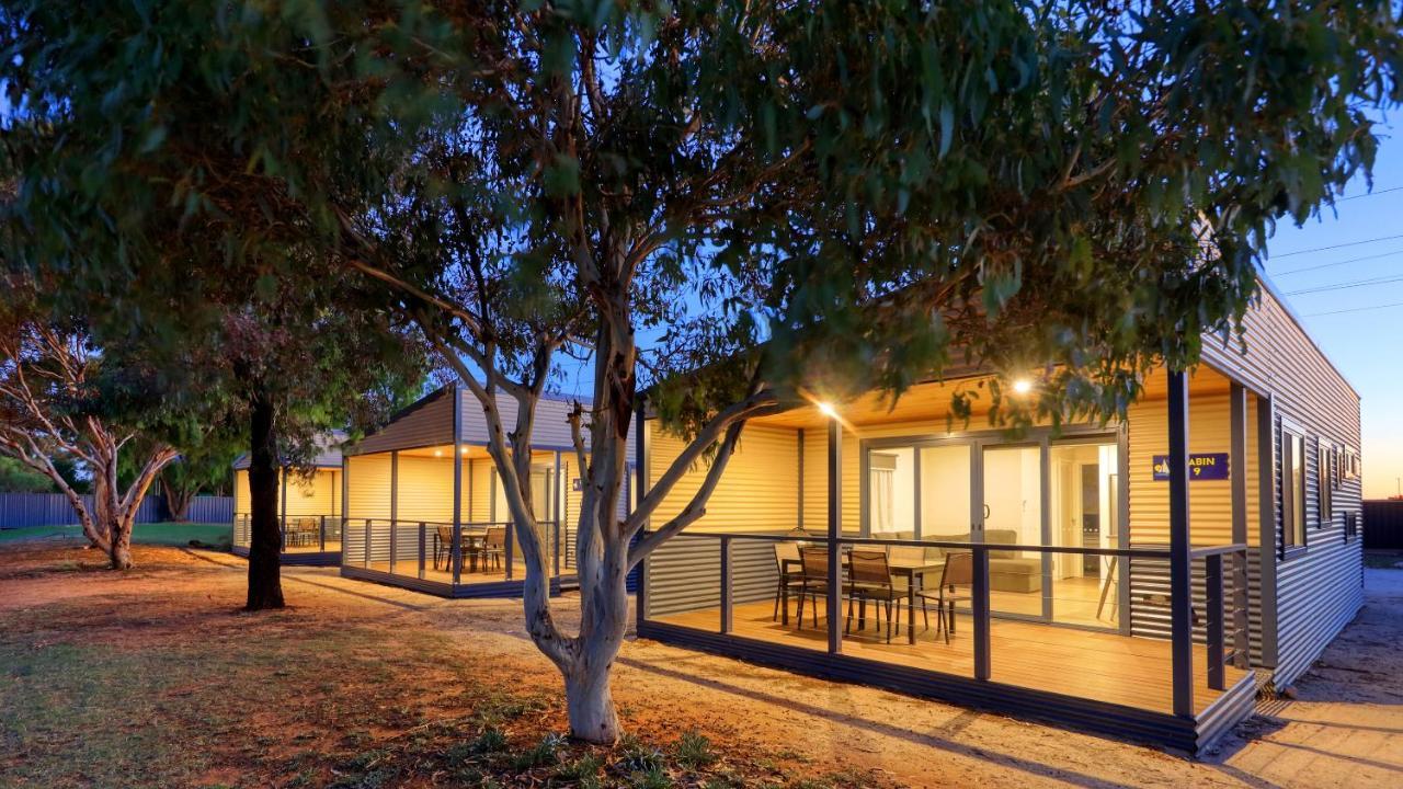 Lake Boga Caravan Park מראה חיצוני תמונה