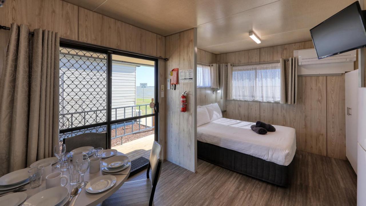 Lake Boga Caravan Park מראה חיצוני תמונה