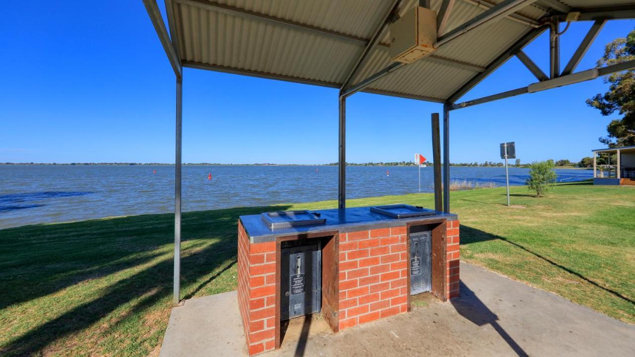 Lake Boga Caravan Park מראה חיצוני תמונה