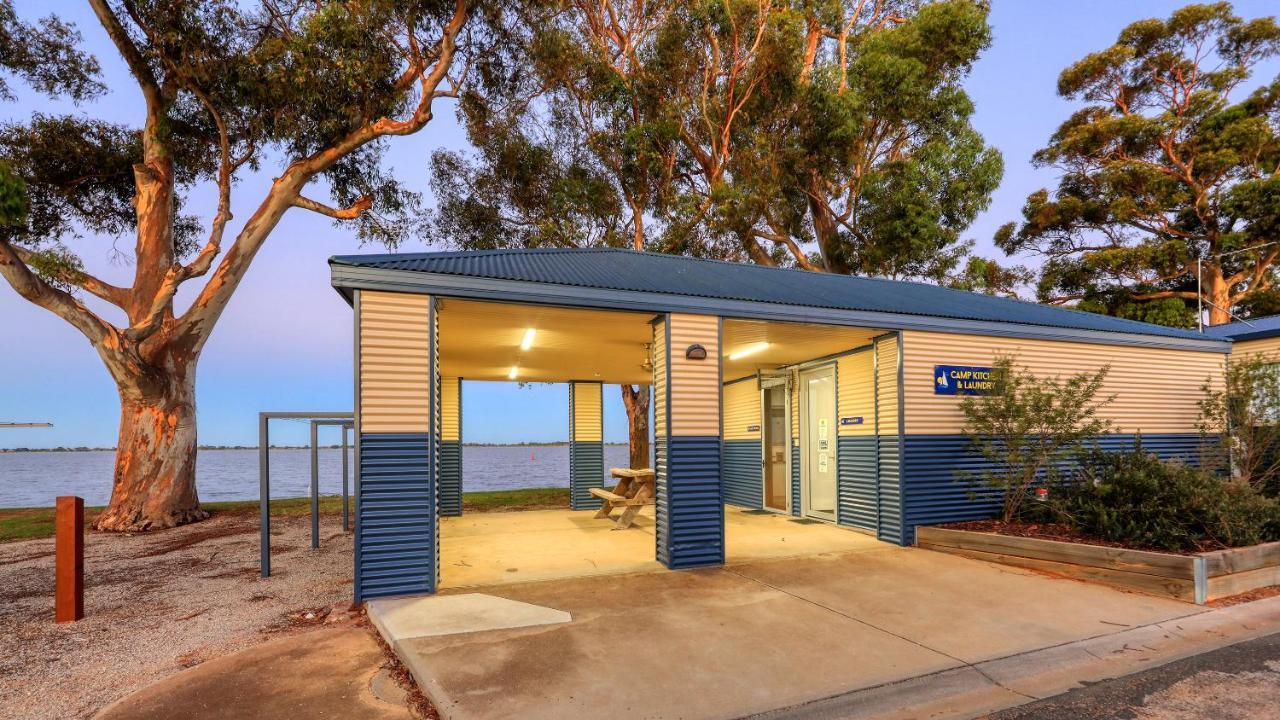 Lake Boga Caravan Park מראה חיצוני תמונה