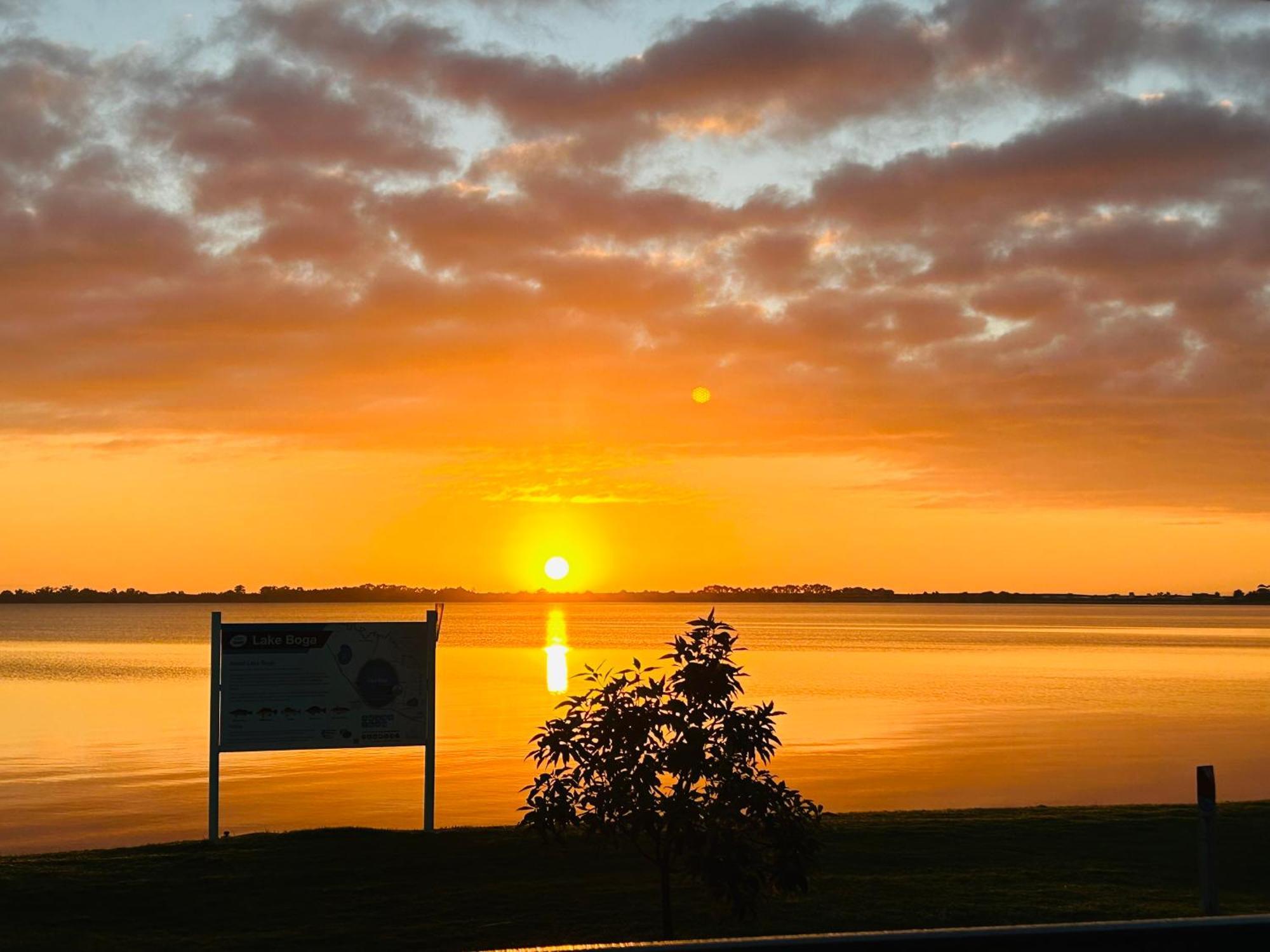 Lake Boga Caravan Park מראה חיצוני תמונה