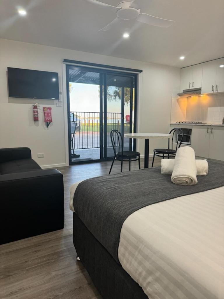 Lake Boga Caravan Park מראה חיצוני תמונה