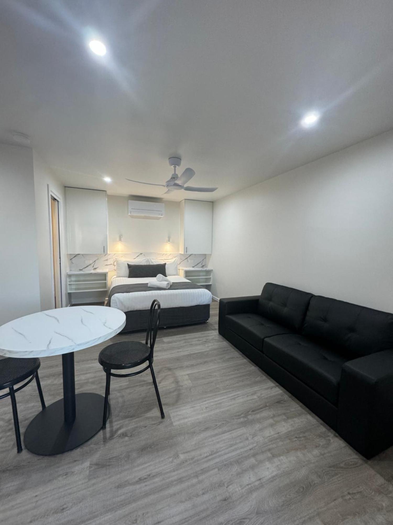 Lake Boga Caravan Park מראה חיצוני תמונה