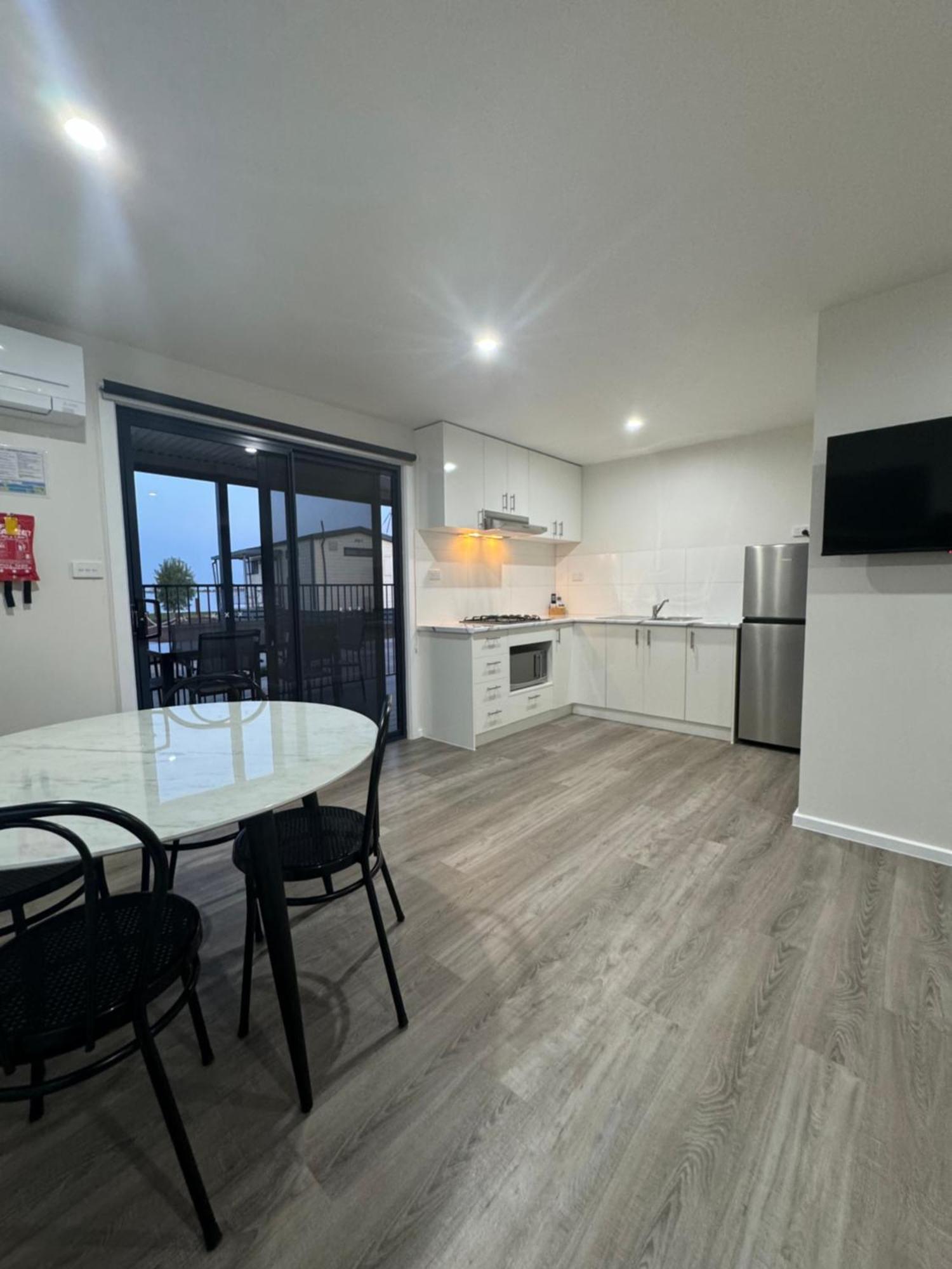 Lake Boga Caravan Park מראה חיצוני תמונה